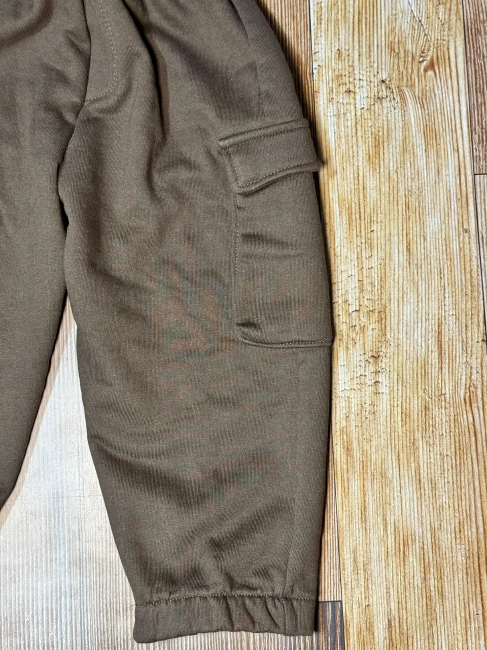 Jogging Cargo Frizado Marrón (Chocolate) — foto 1
