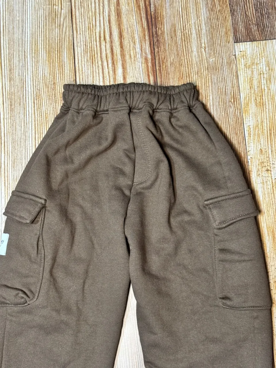 Jogging Cargo Frizado Marrón (Chocolate) — foto 2