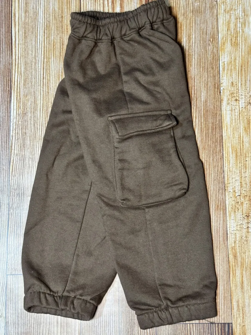 Jogging Cargo Frizado Marrón (Chocolate) — foto 4